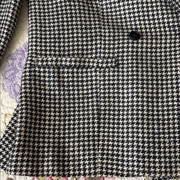 Women's Black and White Houndstooth Tailored Blazer - Picture 5 of 9